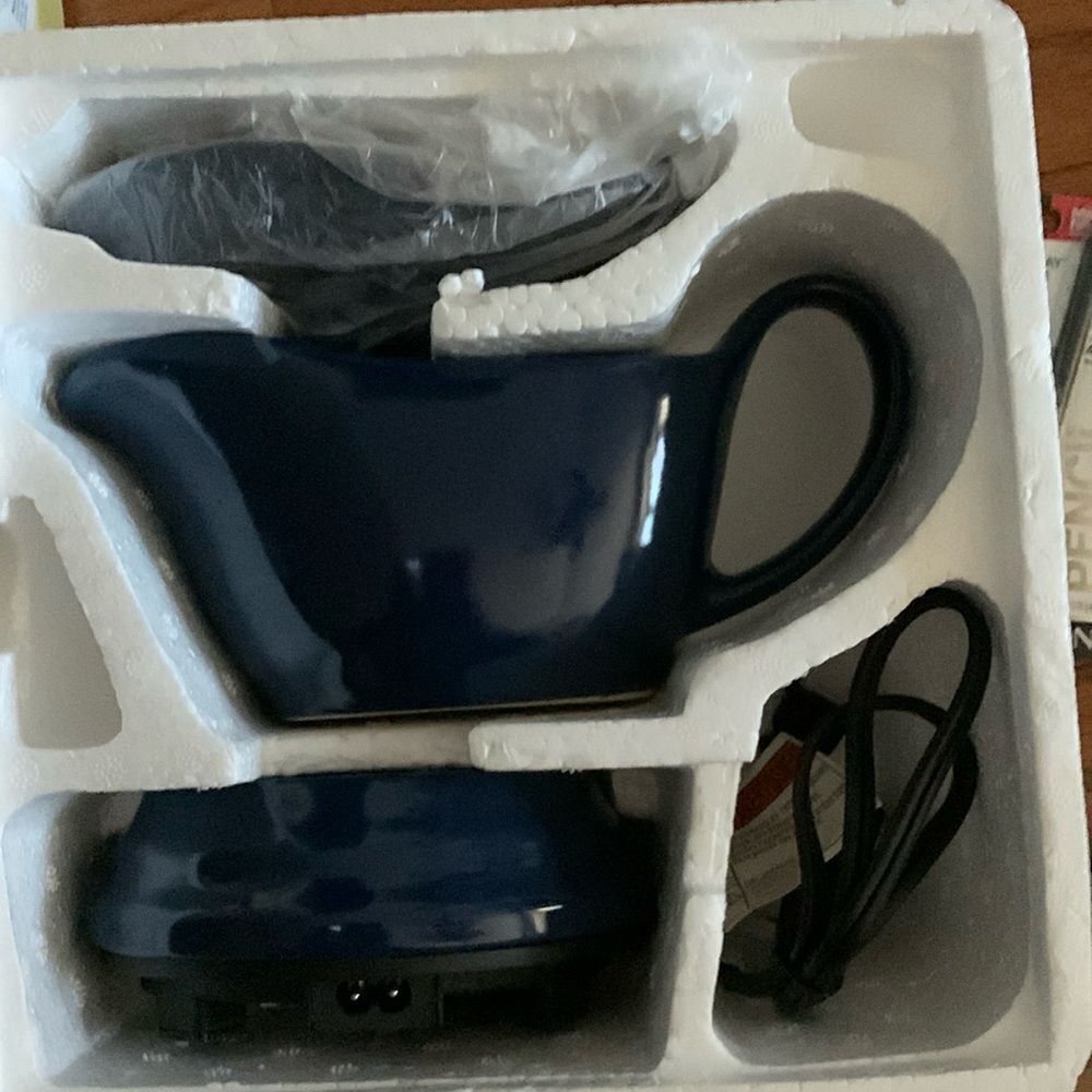 Cooks Companion 18oz Ceramic Electric gravy warmer in navy blue